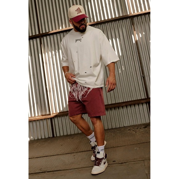 YOUNGLA Mens Off-White Distressed T-Shirt Graphic Size XL Oversized Cropped Tea - Picture 1 of 6